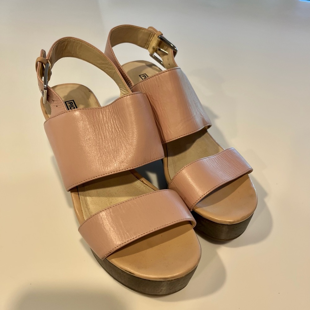 PIC & PAY light cream colored clogs